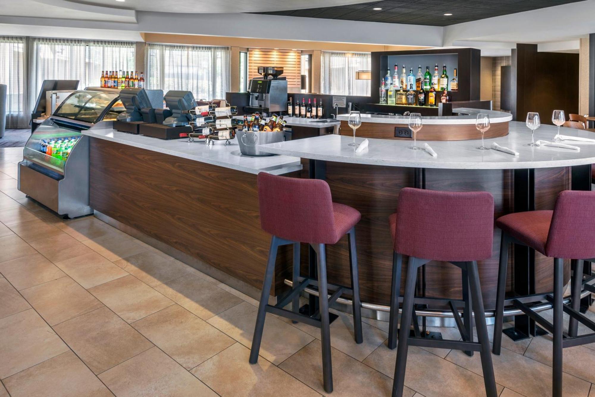 Courtyard Newark Liberty International Airport Hotel Bagian luar foto
