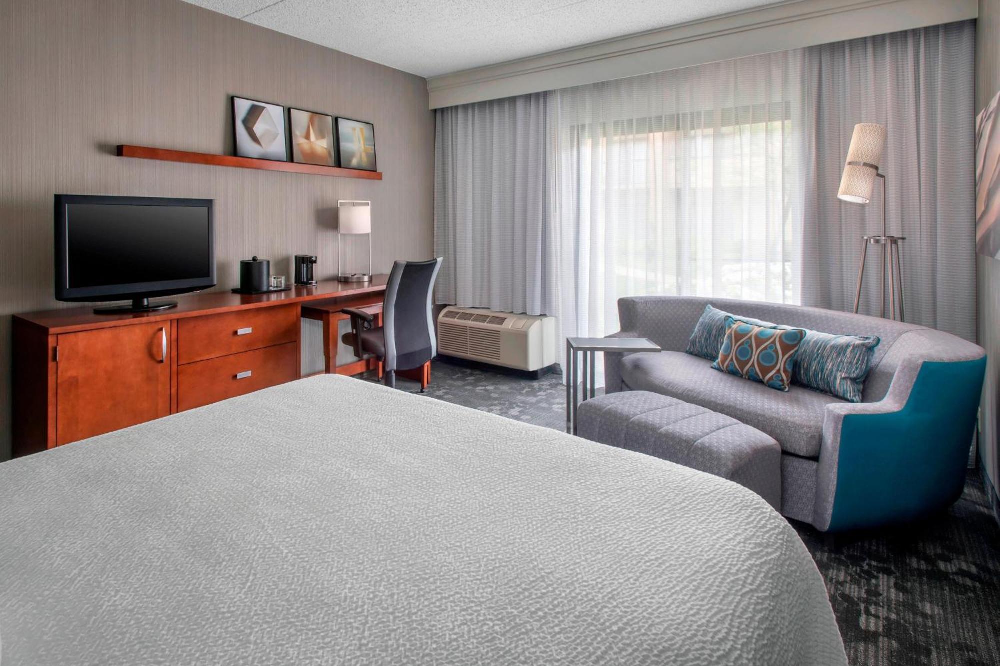 Courtyard Newark Liberty International Airport Hotel Bagian luar foto